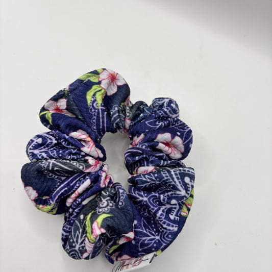 #122 Standard Scrunchie